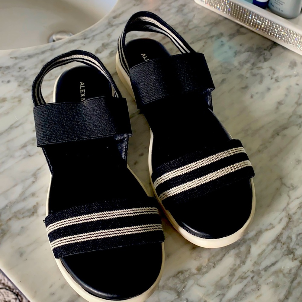 Stretchy black and white sandals